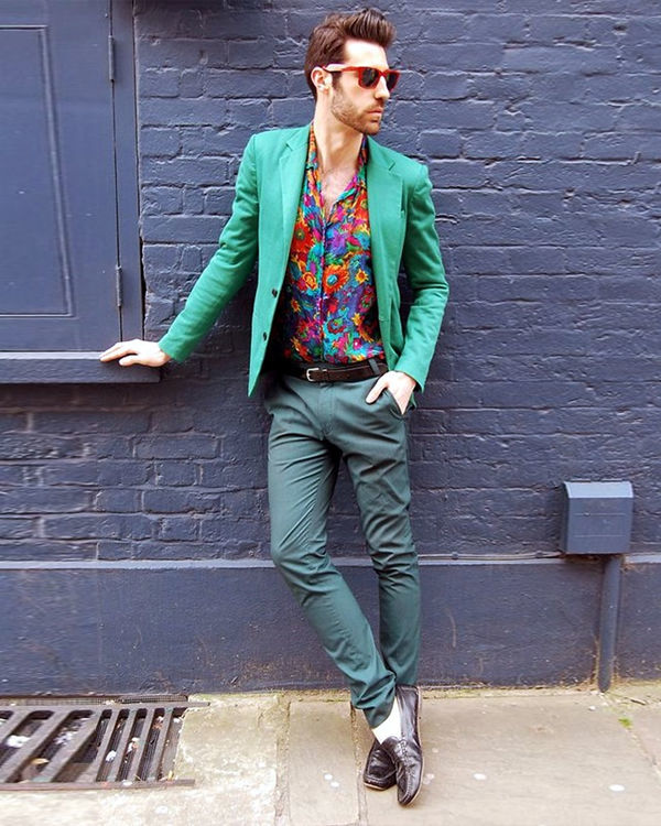 Зеленый пиджак и джинсы